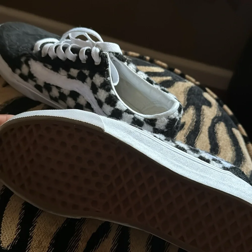 Vans ! Soft & Fluffy - Picture 9 of 9